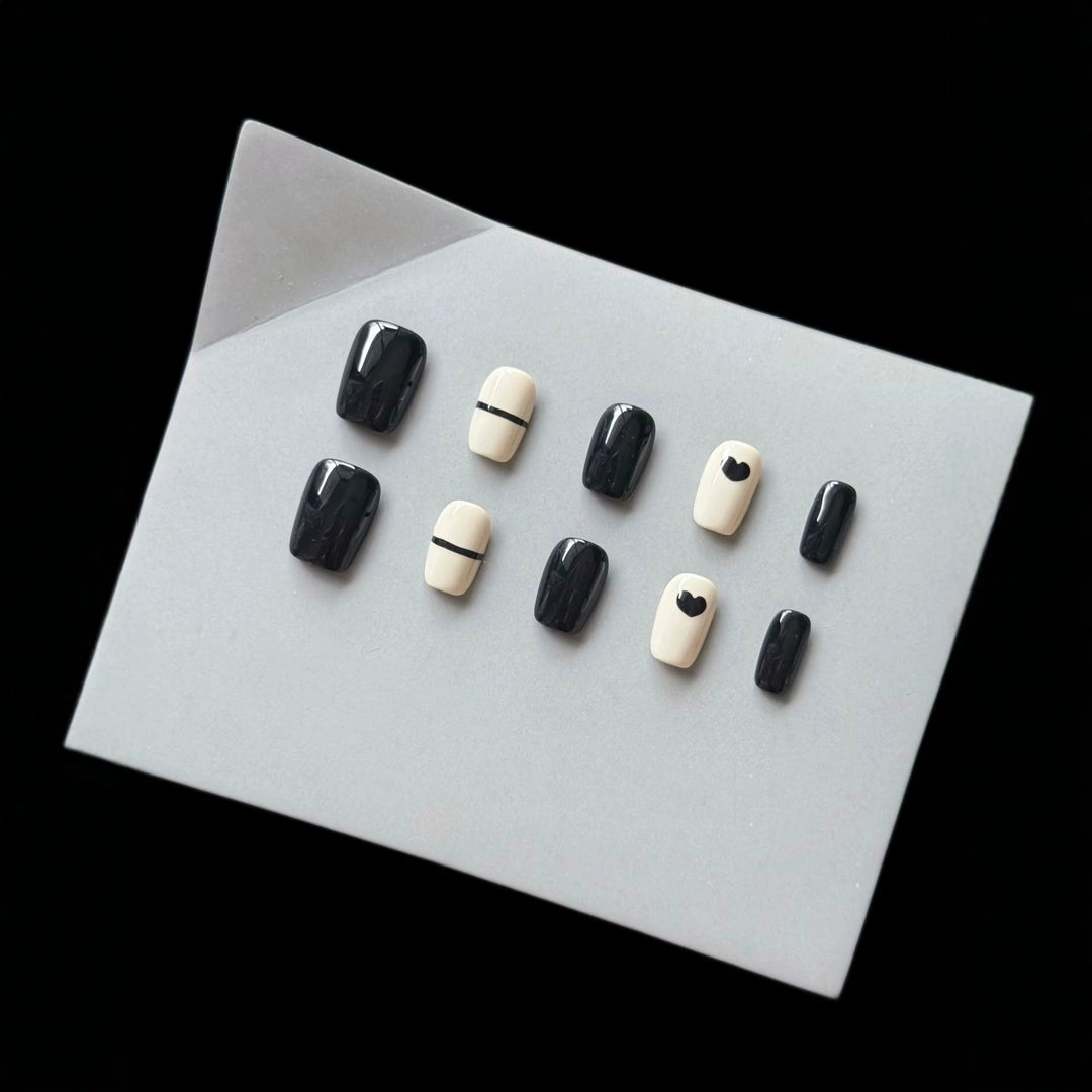 Elegantes Press-On Nagelkunst-Set mit modernem minimalistischen Design
