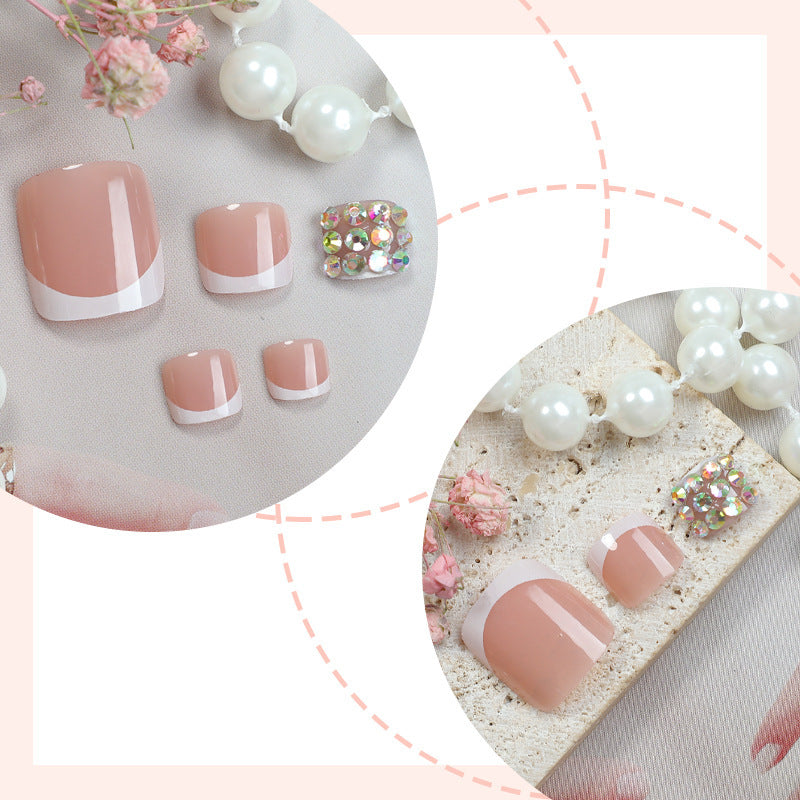 Kunstnagelset mit glamourösen 3D-Verzierungen Karnz