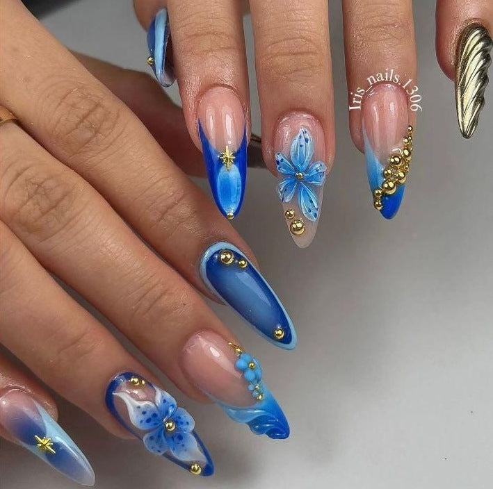 Künstlerische Blumen Nagelkunst Verlängerungen Karnz