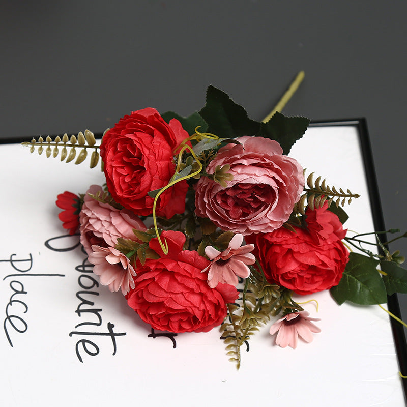 Elegante falsche Blumendekoration