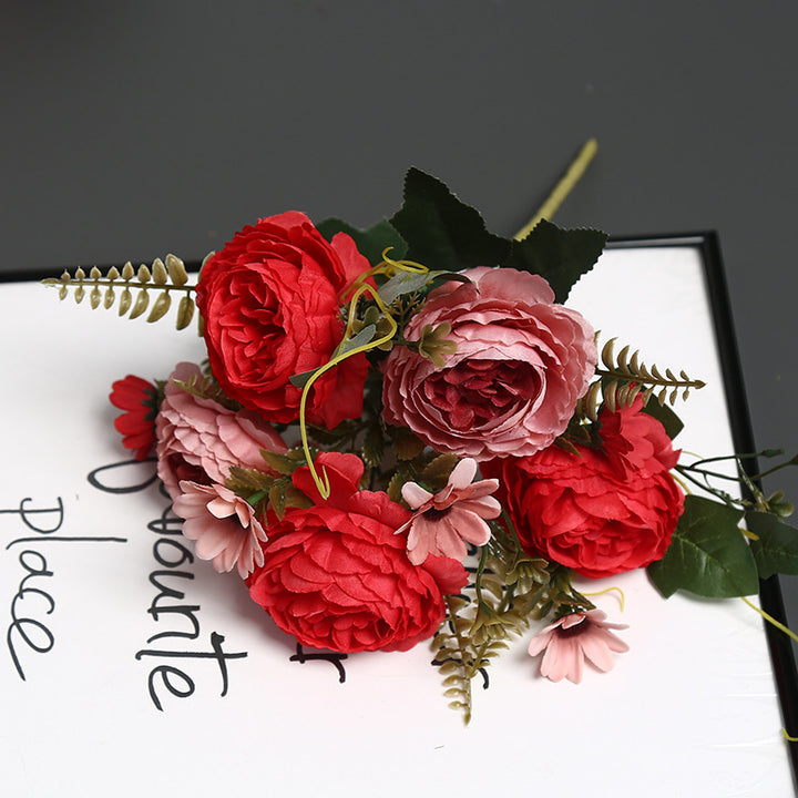 Elegante falsche Blumendekoration