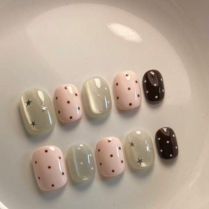 Künstlerisches kurzes Nageldesign