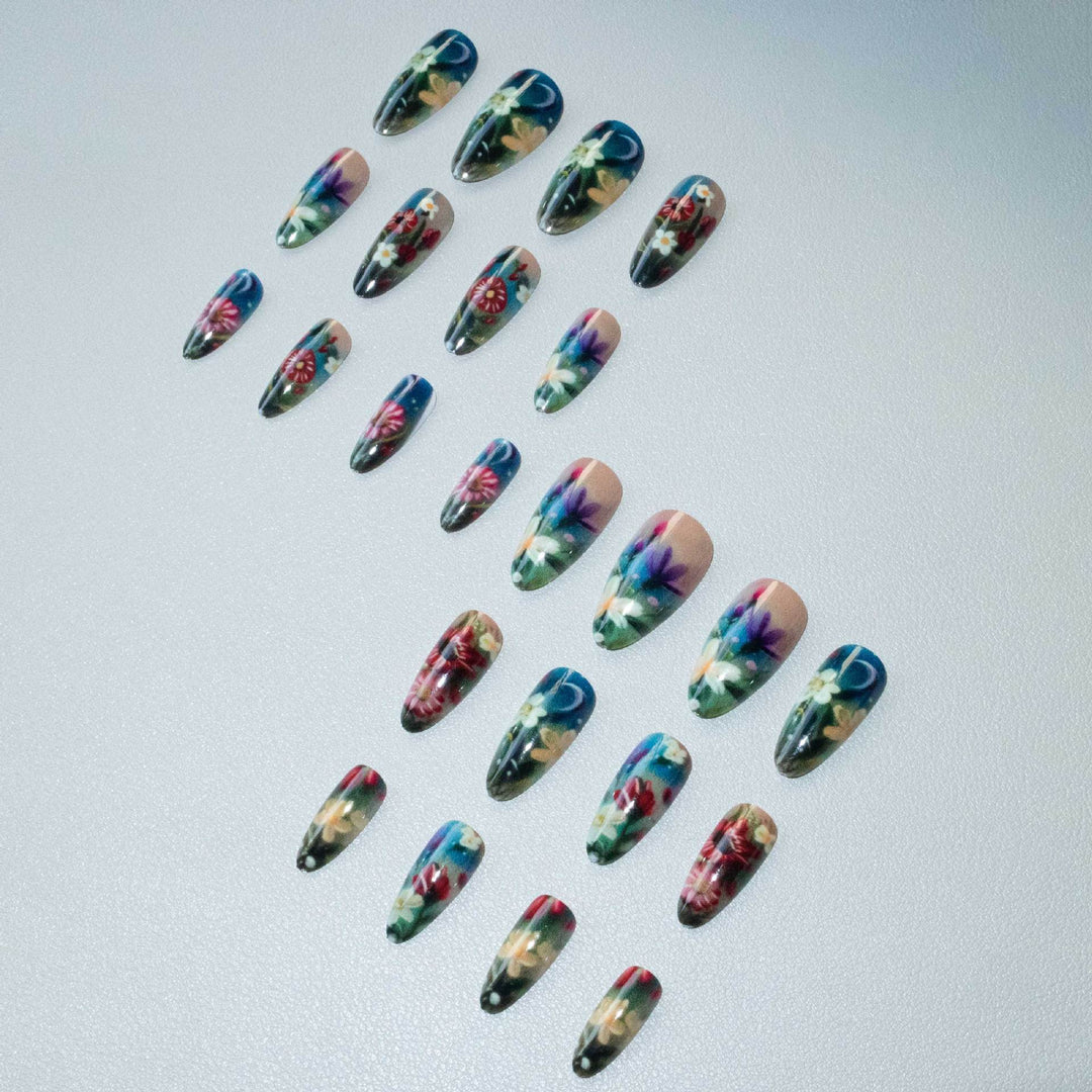 Künstlerisches Floral-Nageldesign-Set