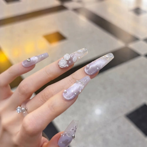 Elegante dekorative Press-On-Nagelverzierungen Karnz