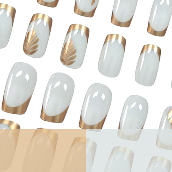 Luxuriöses Blumennagelkunstdesign Karnz