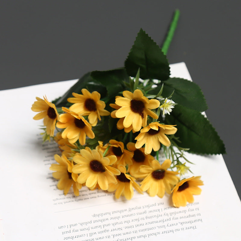Realistische Blumenanordnung