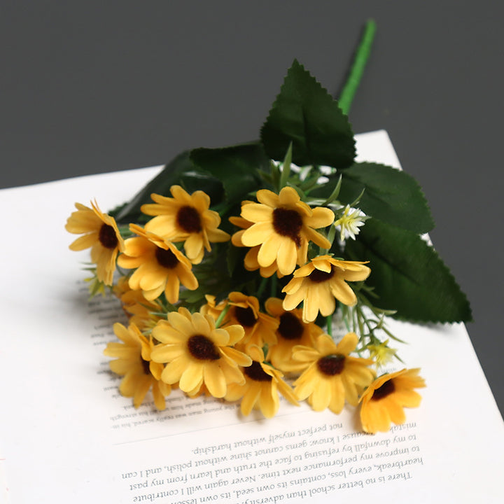 Realistische Blumenanordnung