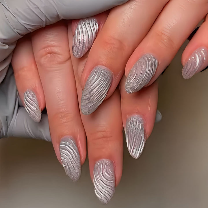 Skulptierte Press-On Nagelkunst Karnz