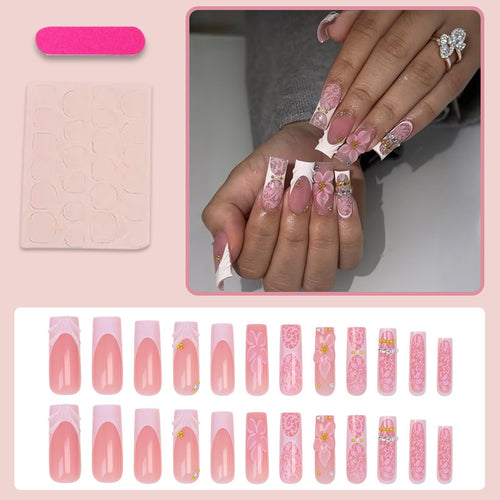 Kunstnagelset mit floralen Designs und funkelnden Akzenten Karnz