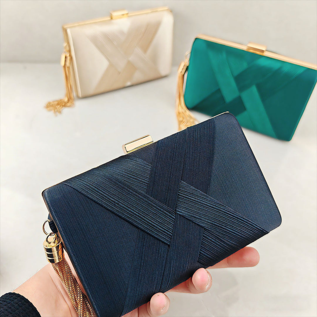 Satin-Eingewickelte Abend-Clutch