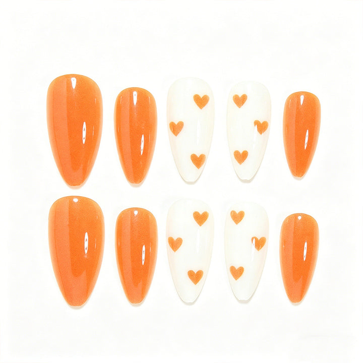 Stylische Herz- verzierte Press-On Nail Art Karnz