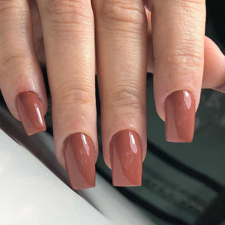 Stylische Gel-Nagelverlängerungen Karnz