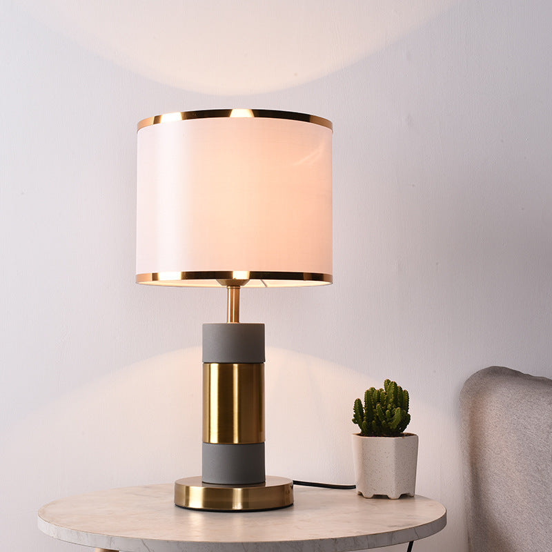 Moderne stilvolle Tischlampe