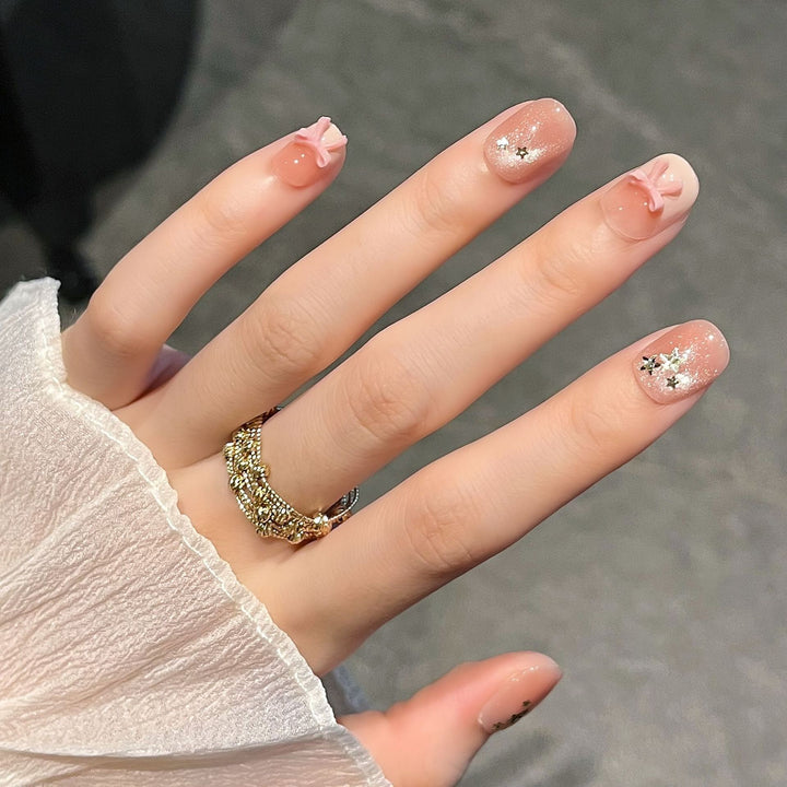 Dekorative Press-On Nagelkunst mit floralen Designs Karnz