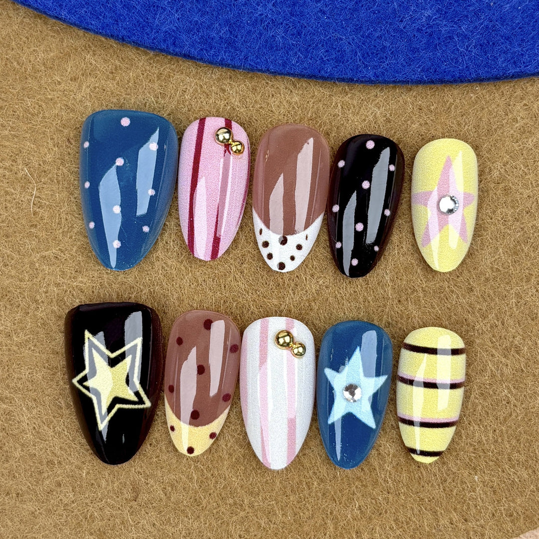 Künstlerisches Press-On Nagelkunstset mit lustigen Designs