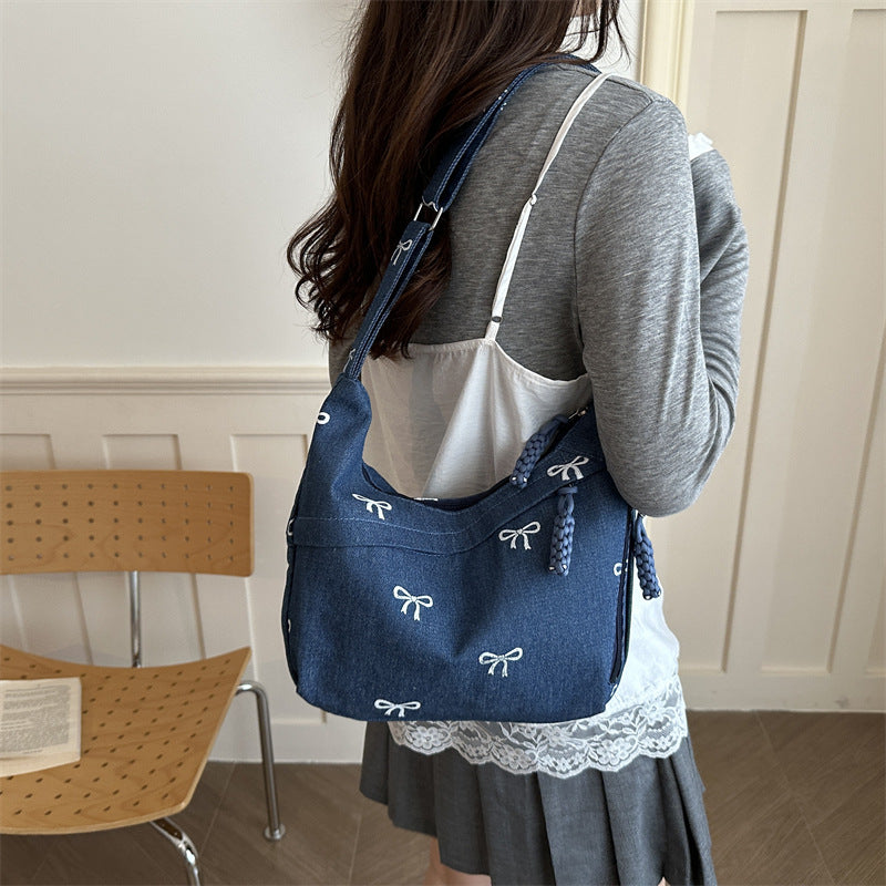 Bestickte Denim-Schultertasche