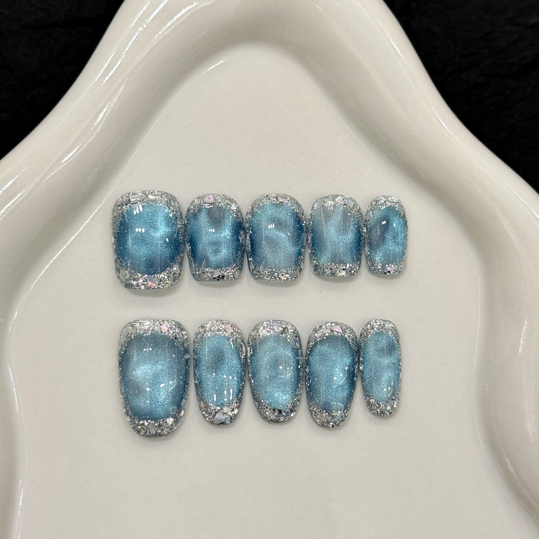 Glitzerndes Press-On Nagelkunstset mit silbernen Akzenten