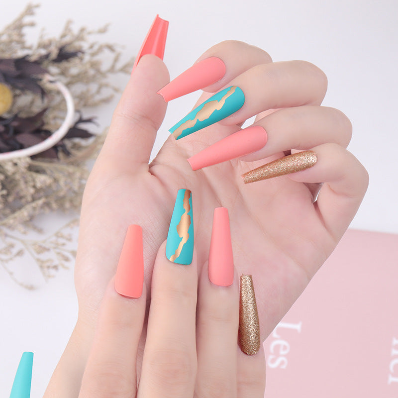 Stylische Lange Stiletto Press-On Nägel mit einzigartigem mattem und Glitzer-Finish Karnz
