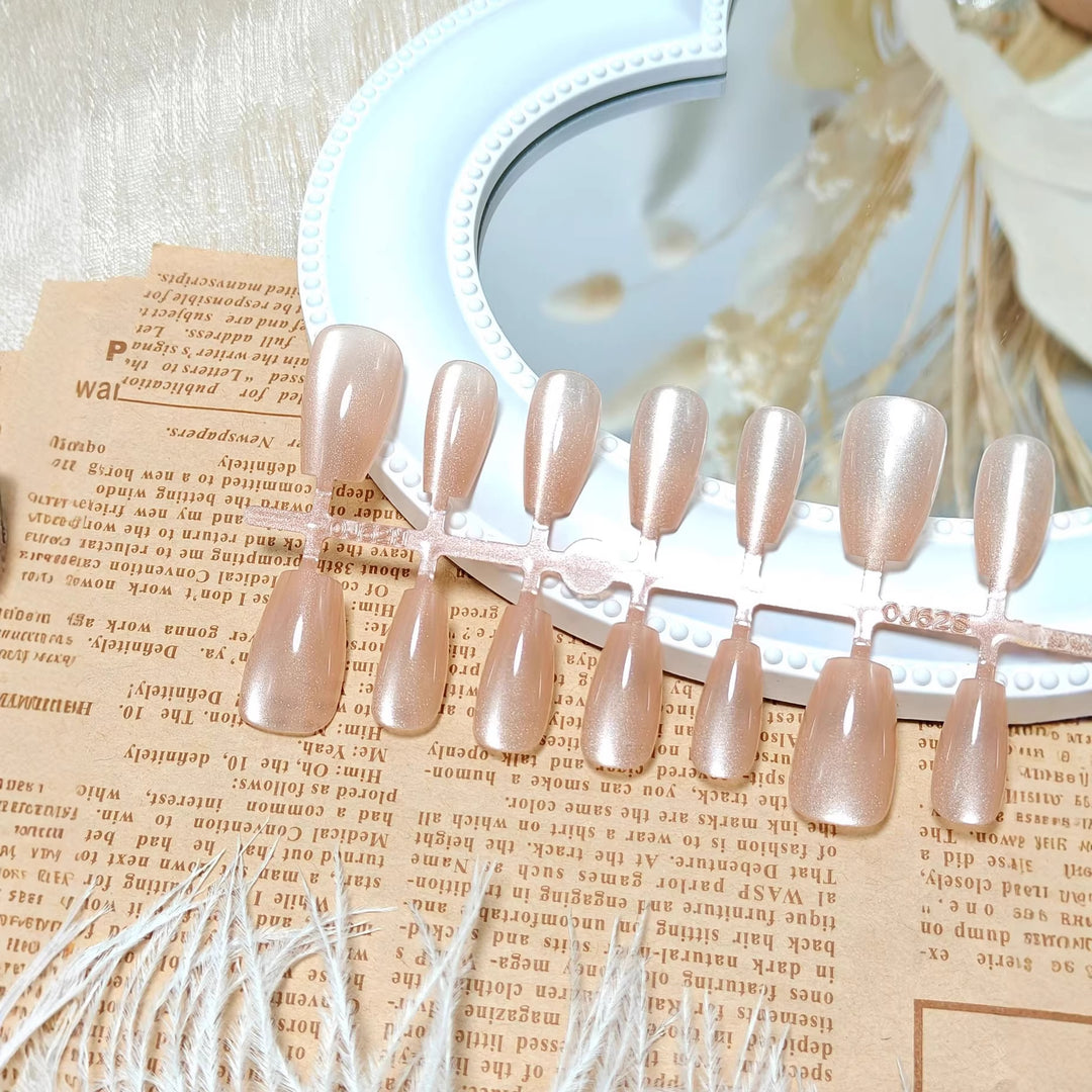 Hochwertige Kunstnägel Im Zeitlosen Nude-Look Karnz