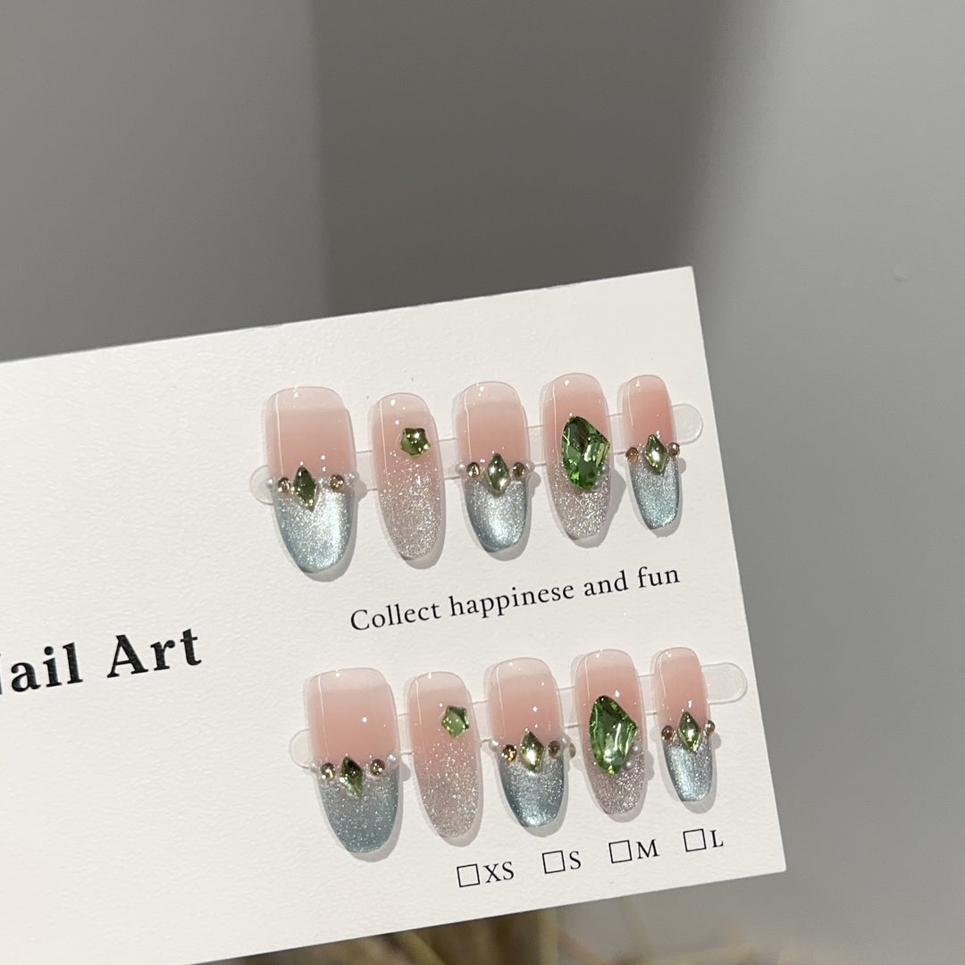 Luxuriöse mit Kristallen verzierte Press-On Nagelkunst