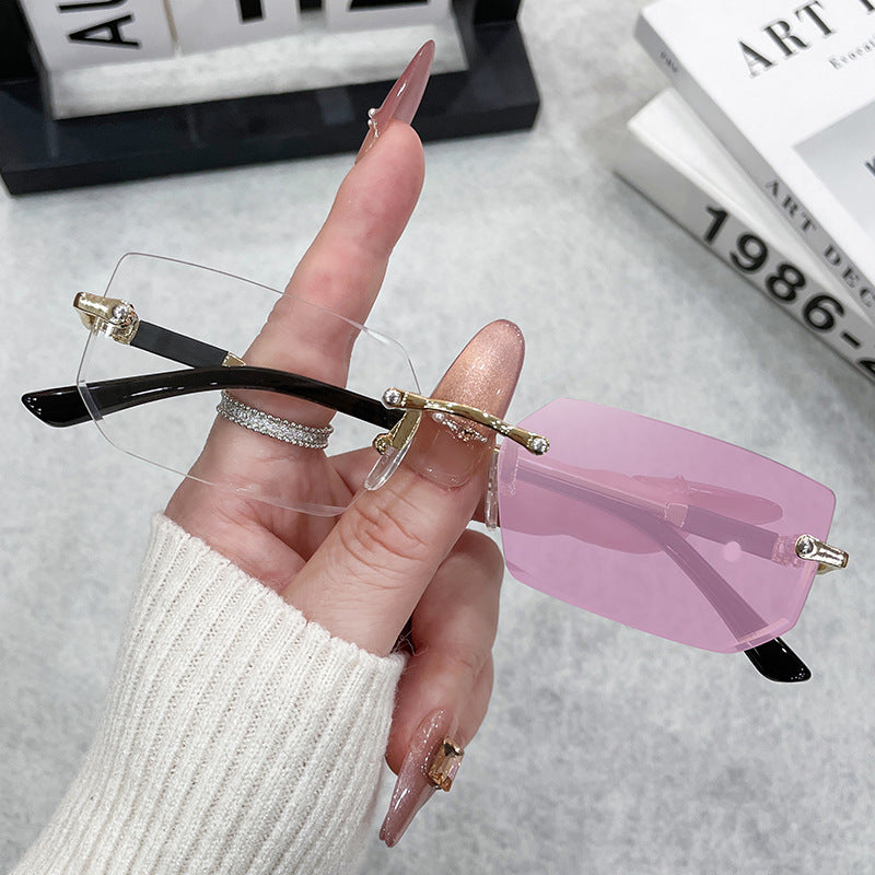 Damen stilvolle Designer-Brille mit multifunktionalen Gläsern Karnz