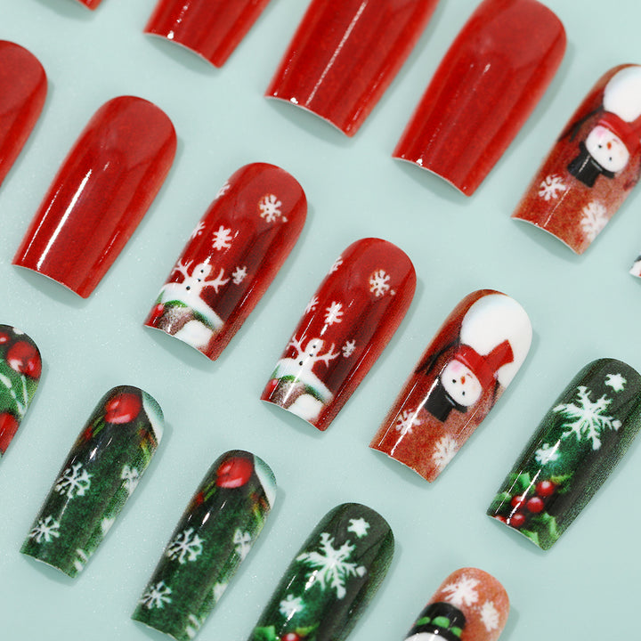 Festliche Kunstnägel mit Weihnachtsmotiven Karnz