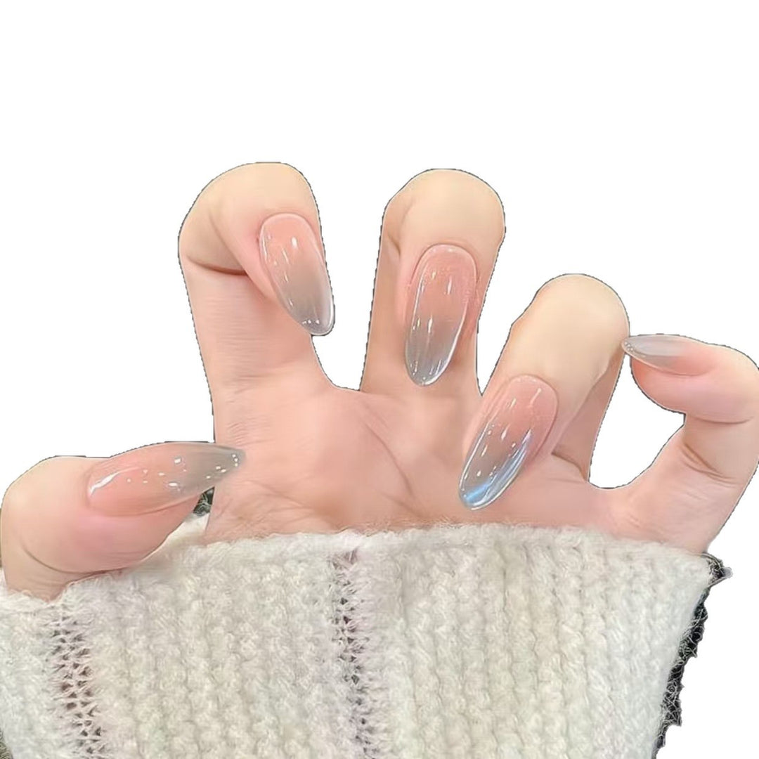 Elegante mandelförmige Nagelverlängerungen