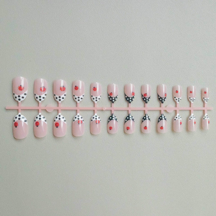 Kreatives Marienkäfer-Akzent-Nagelkunst-Set