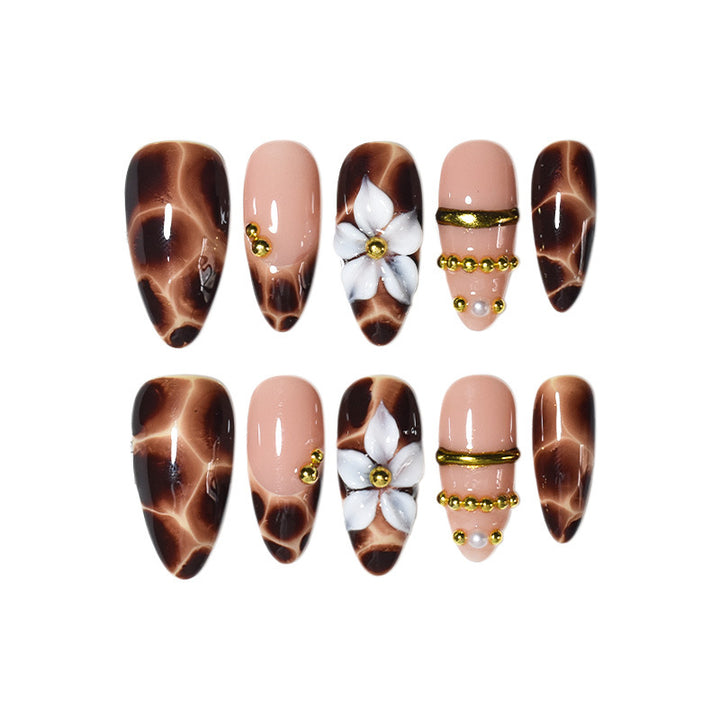 Künstlerische von Blumen inspirierte Press-On-Nagelkunst Karnz