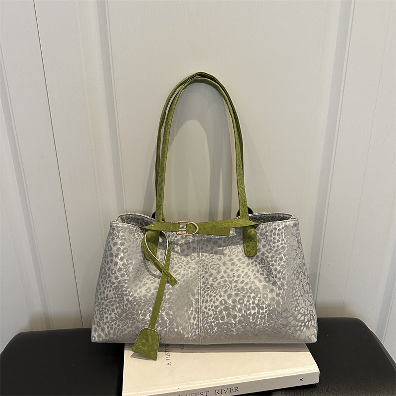 Stilvolle Gepardendruck-Handtasche