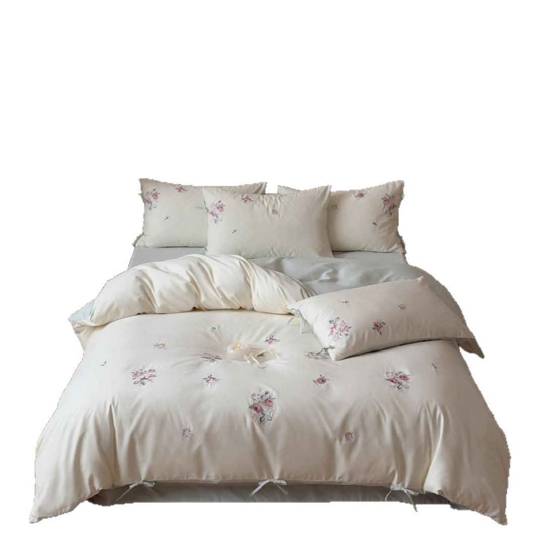 Luxuriöses Baumwoll-Bettwäsche-Set mit zarter Blumenstickerei und Wendekissenbezügen