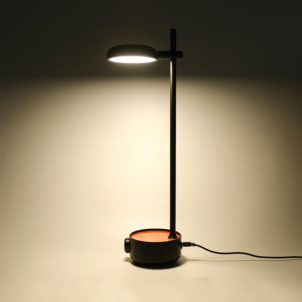 Moderne Schreibtischlampe mit einstellbarer Helligkeit