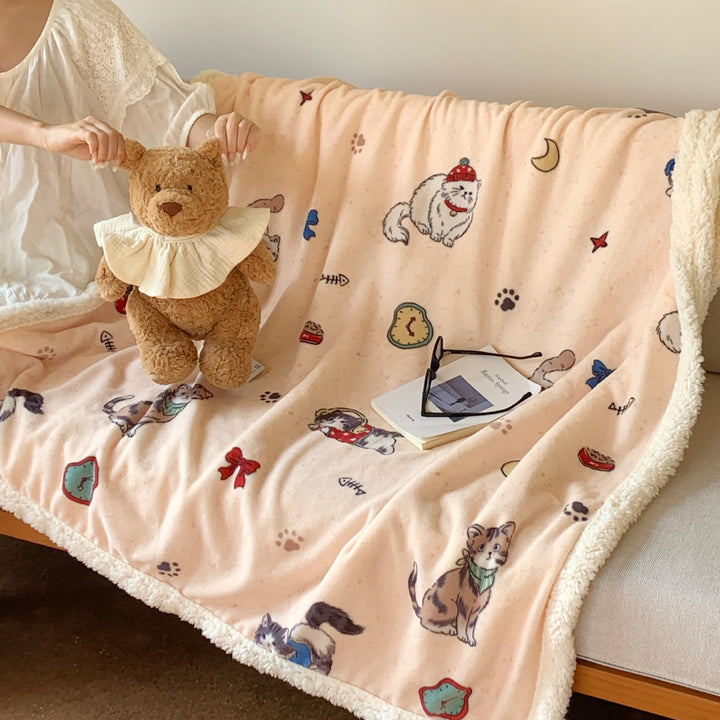 Wendbare Flauschdecke mit Cartoon-Katzenmotiv und Teddyfutter