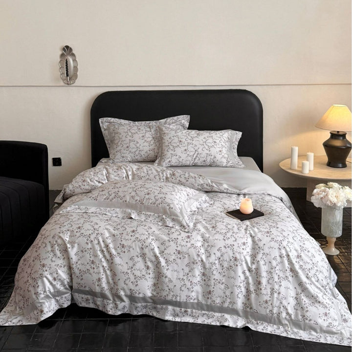 Luxuriöses Satin-Bettwäsche-Set mit floralem Allovermuster und Satinbordüre