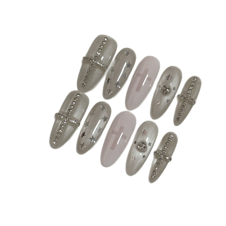 Dekoratives Press-On Nail Art Set mit glamourösen Stern- und Kreuzdesigns