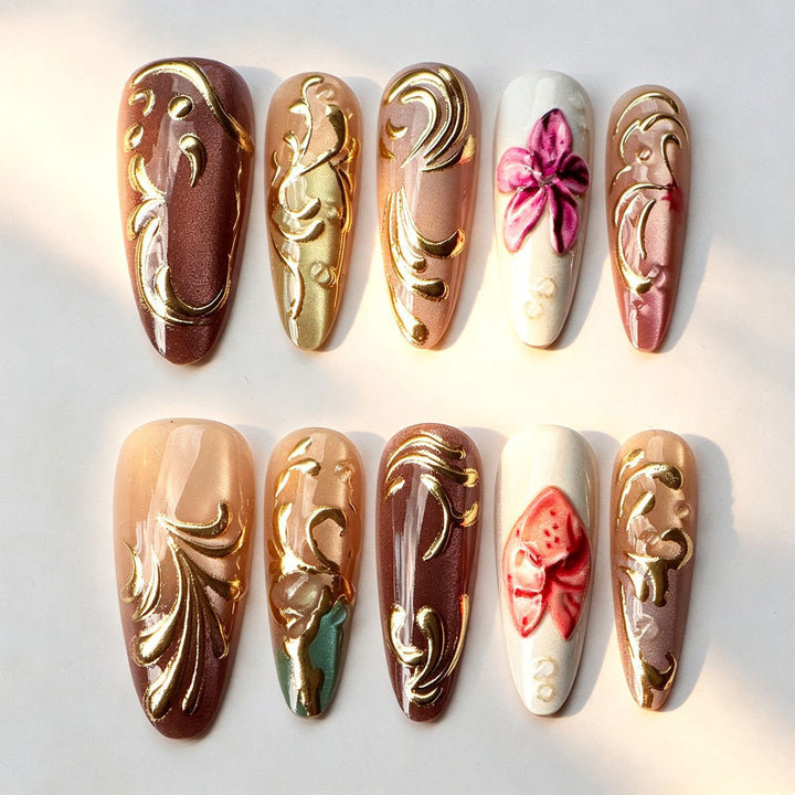 Künstlerisches Press-On-Nagelset mit floralen Verzierungen