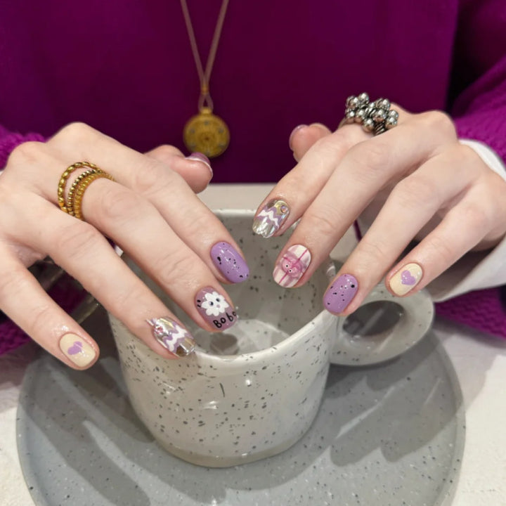 Verspieltes, cartoon-themed Press-On Nail Art Set Karnz