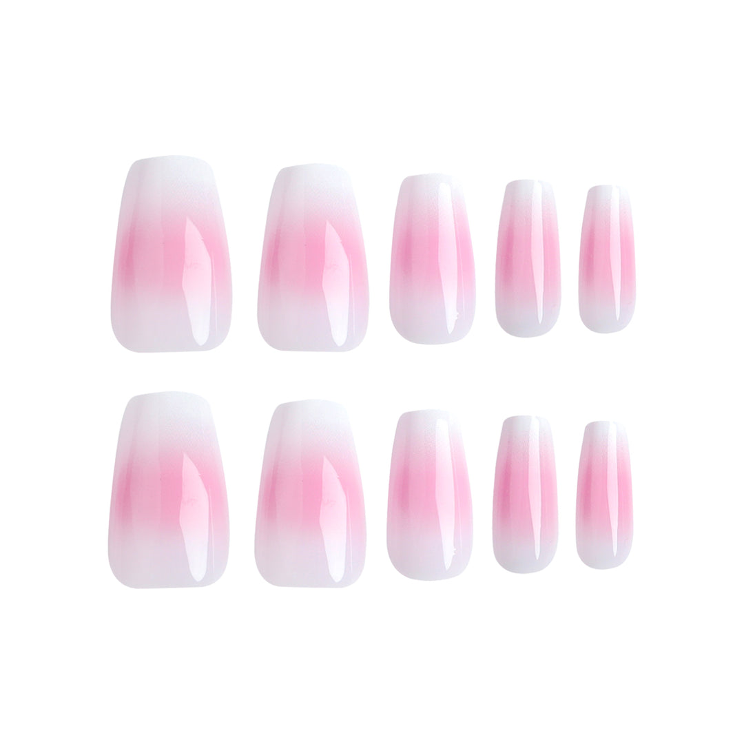 Kunstvolle Nagelverlängerungen mit zartem Ombre-Effekt Karnz