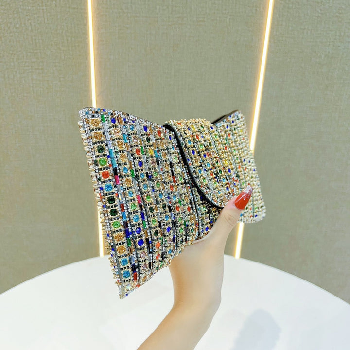 Glamouröse, mit Rhinestones besetzte Abend-Clutch