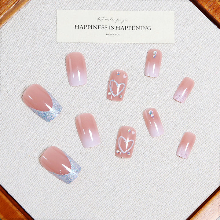 Kunstnagelset mit funkelnden Herz- und Glitzermotiven Karnz