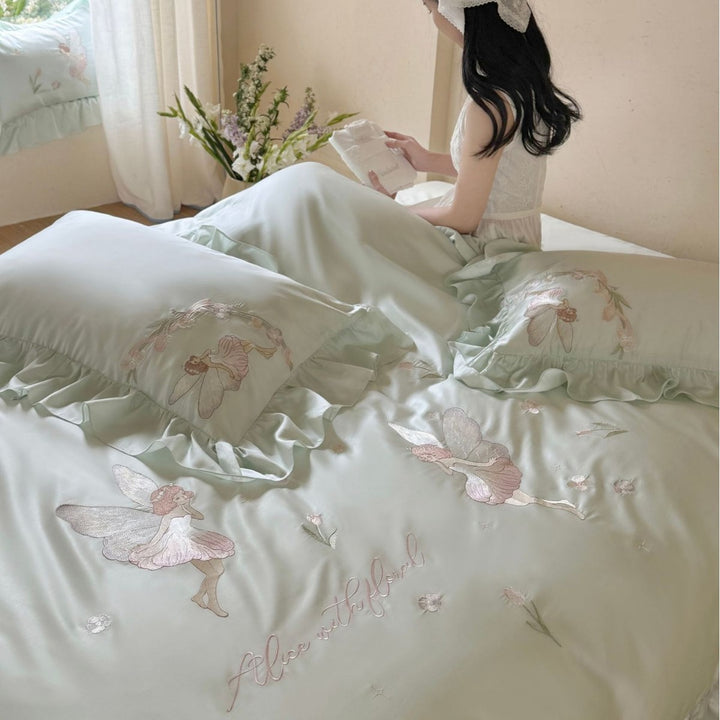 Satin-Bettwäsche-Set mit Stickereien und Rüschensaum