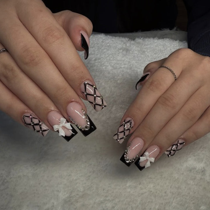 Dekorative Nagelkunst Karnz