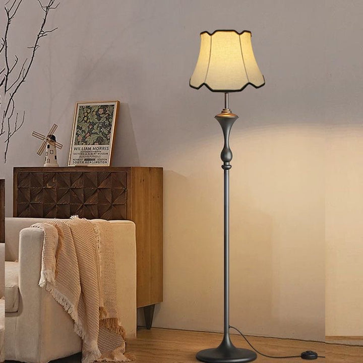 Klassische Stehlampe