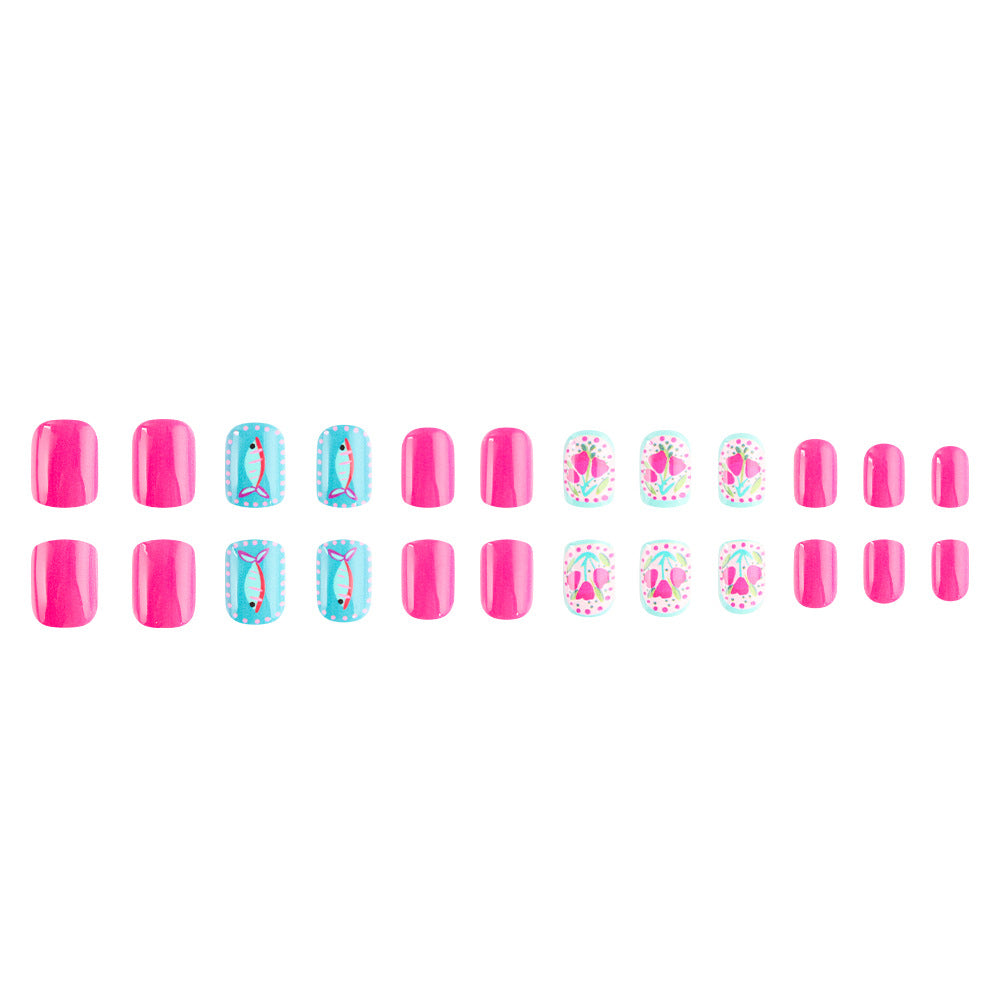 Künstlerische florale Nagelkunst Karnz