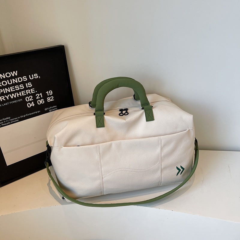 Vielseitige Reisetasche mit mehreren Stauraumfächern