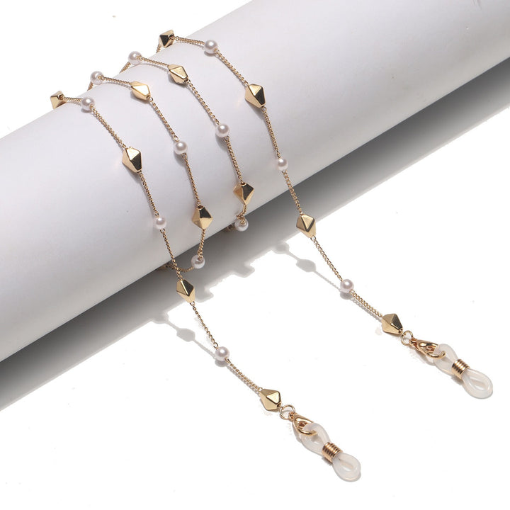 Eleganter herzförmiger Perlenkette Brillenhalter Karnz