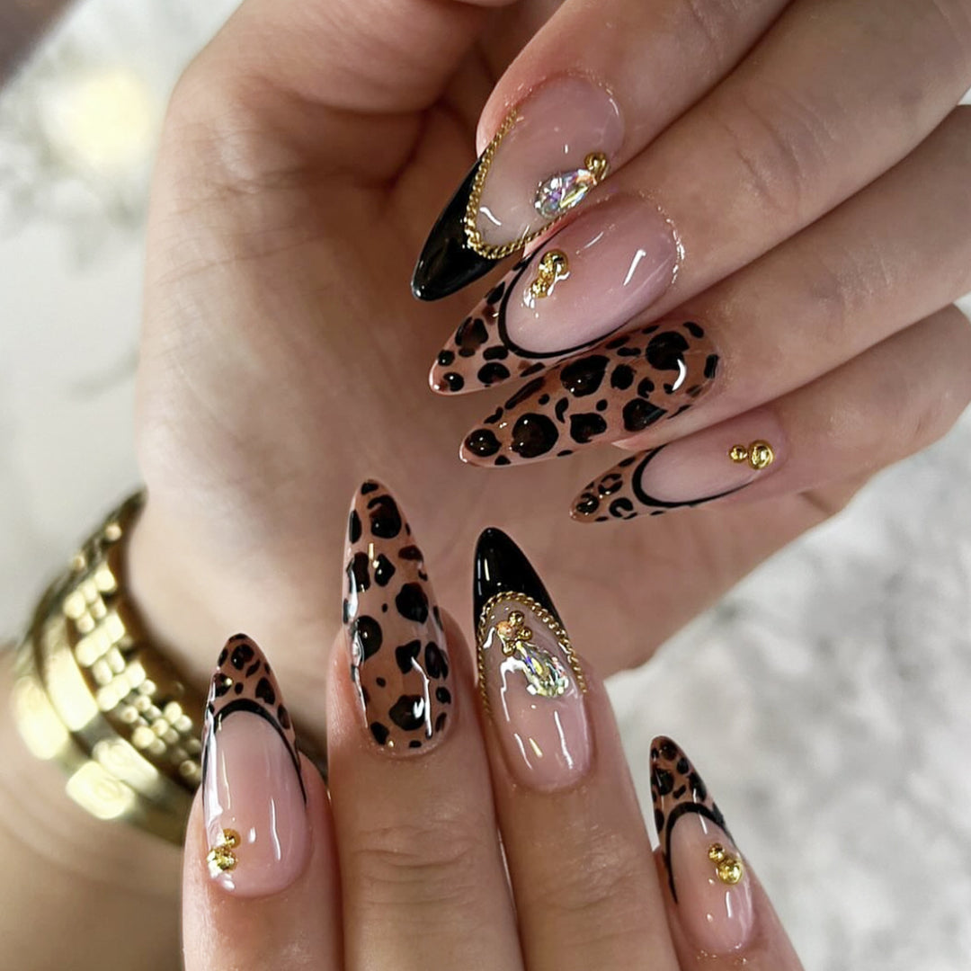 Künstlerische Leopardenmuster Stiletto Nagelkunst Extensions Karnz