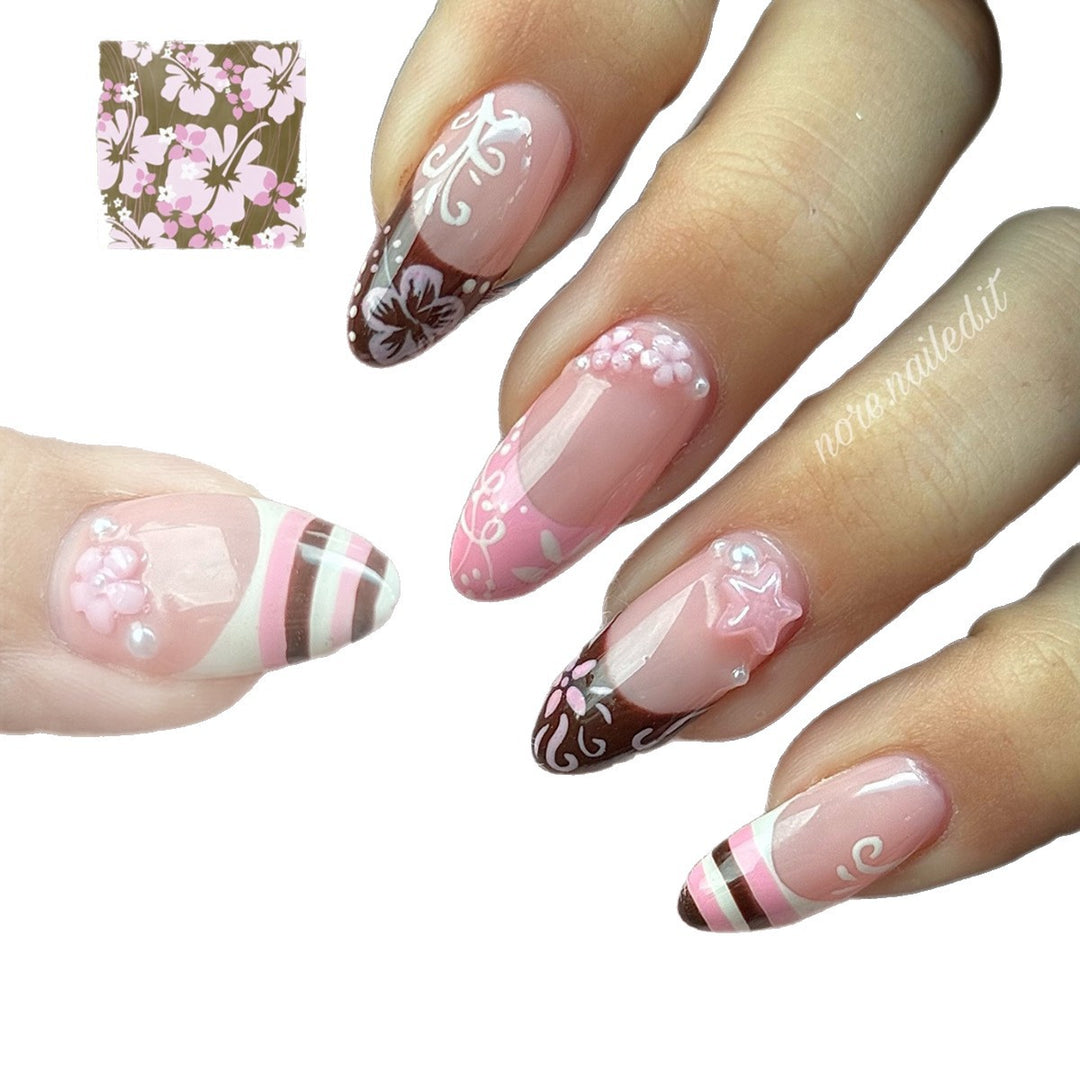 Künstliche Fingernägel Im Elegant Floralen Design Karnz