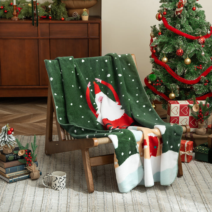 Weiche Weihnachts-Fleecedecke mit Geschenk- und Lebkuchenmotiv Karnz