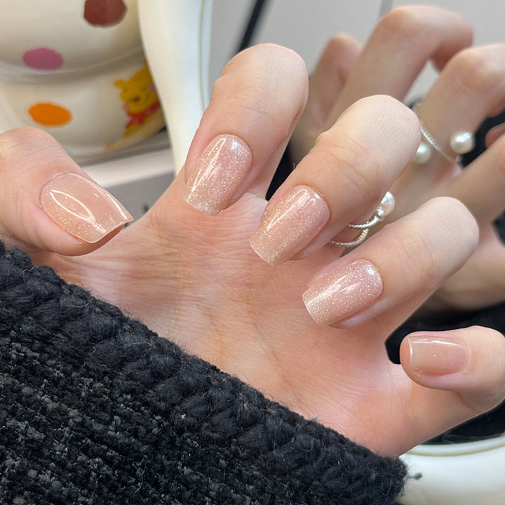 Glamouröses Press-On Nagelkunst-Set mit stylishen Edelstein-Akzenten Karnz
